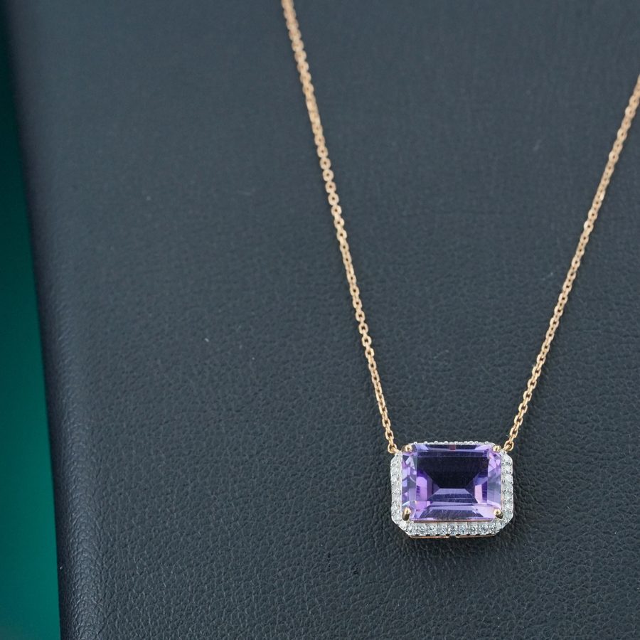 Gemstone pendant necklace